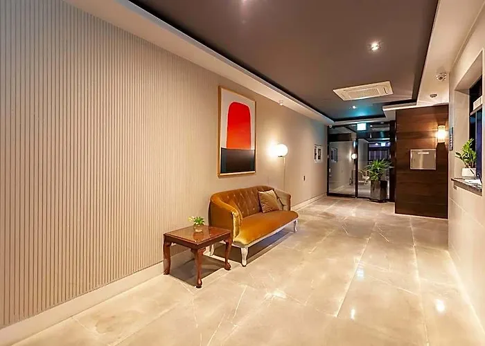 Brown-dot Hadan 2* Busan