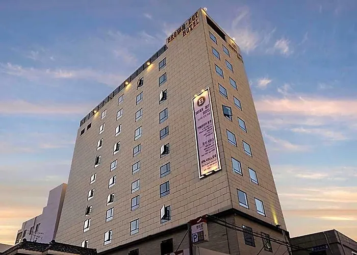Hotel Brown-dot Hadan
