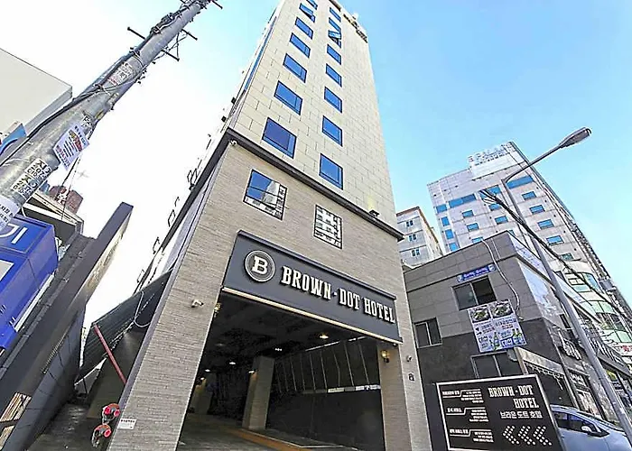 Hotel Brown-dot Hadan