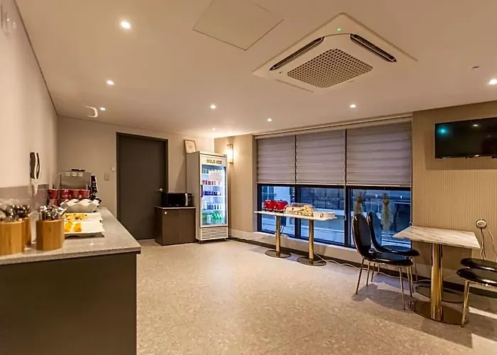 Hotel Brown-dot Hadan 2*