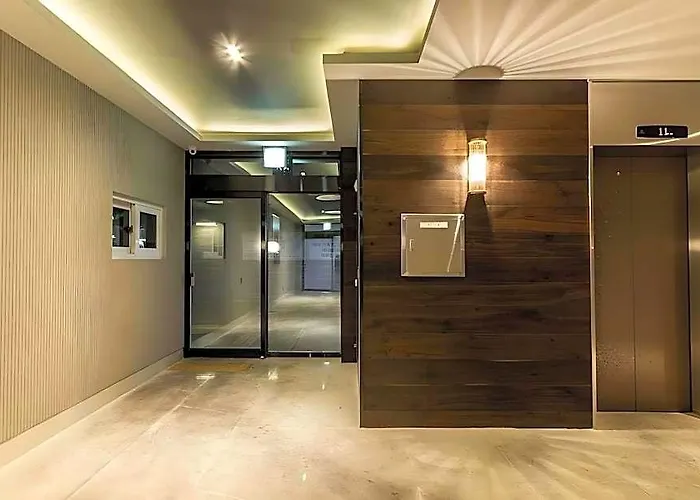 Brown-dot Hadan Busan