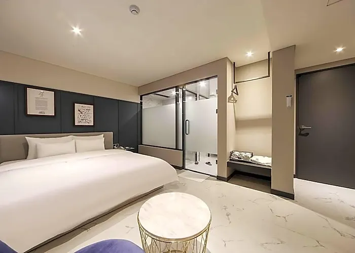 Hotel Brown-dot Hadan 2*