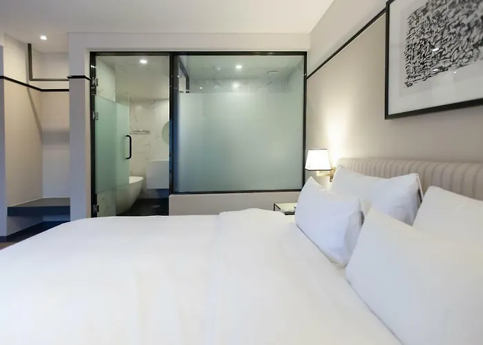 Brown-dot Hadan Hotel 2*