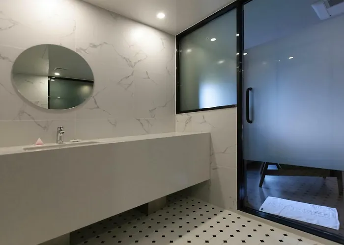 Brown-dot Hadan Hotel 2*