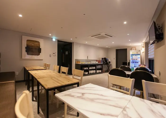 Hotel Brown-dot Hadan 2*