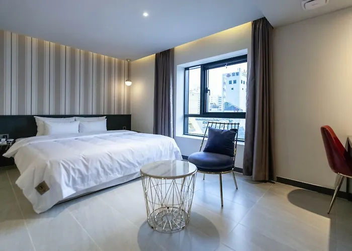 Brown-dot Hadan Hotel 2*