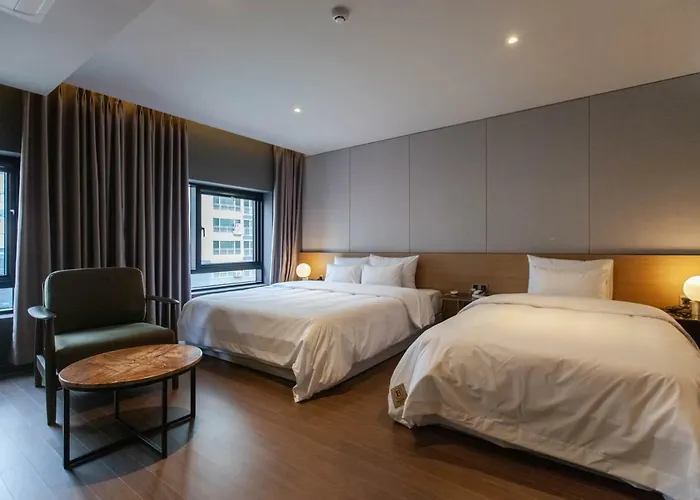 Hotel Brown-dot Hadan