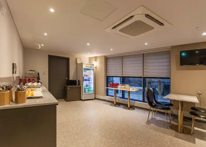 Hotel Brown-dot Hadan 2*