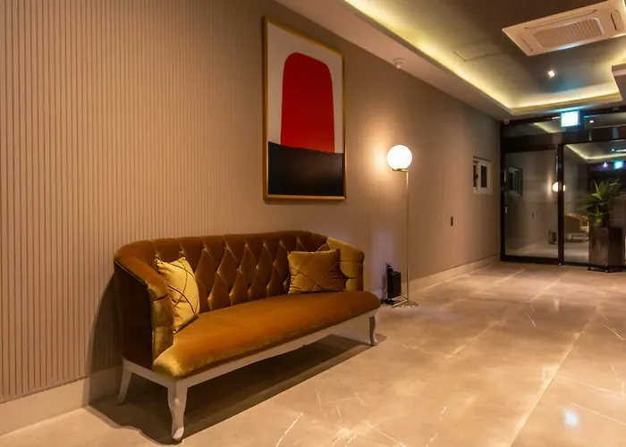 Brown-dot Hadan Hotel 2*